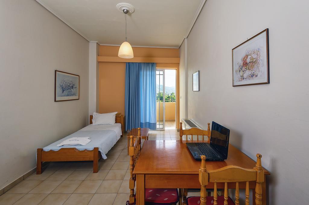 Hotel Fotini Kalamáta Szoba fotó